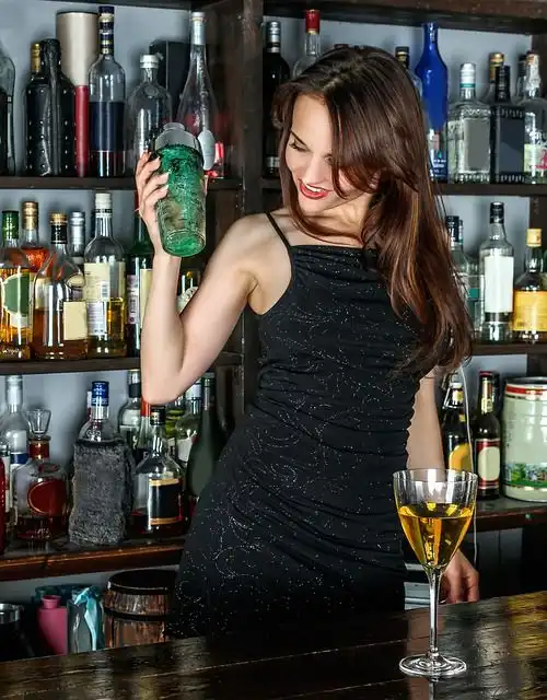 bar-bartender image
