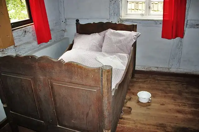 bed-chamber image