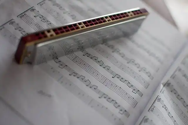 harmonica image