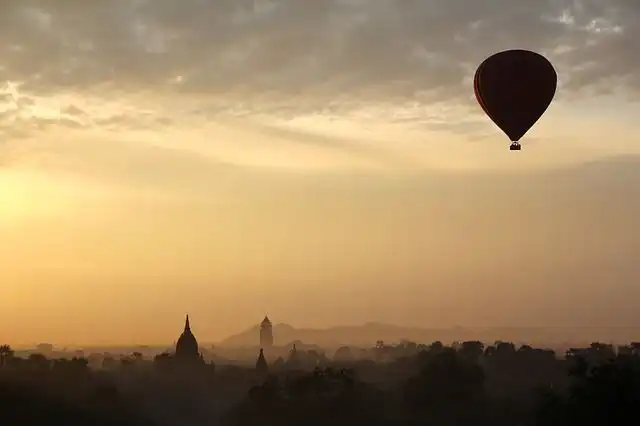 hot-air-balloon image