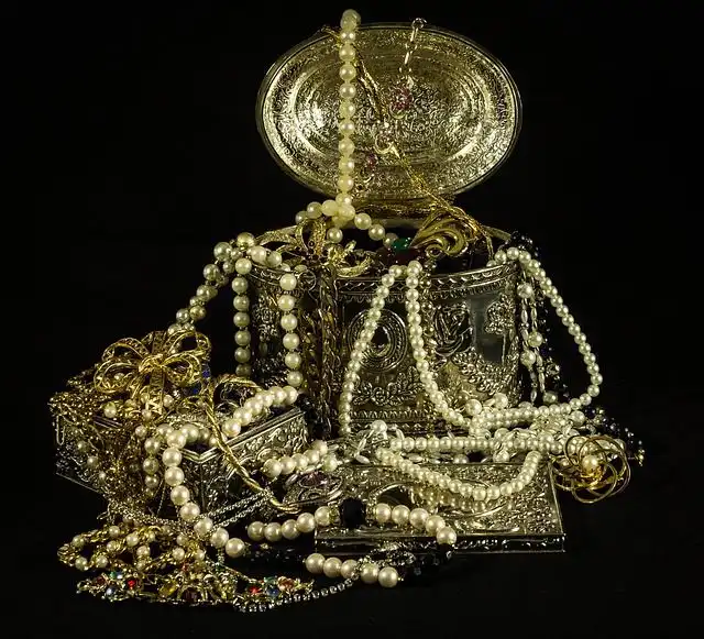 jeweler image