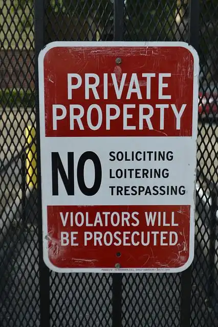 trespassing-sign image